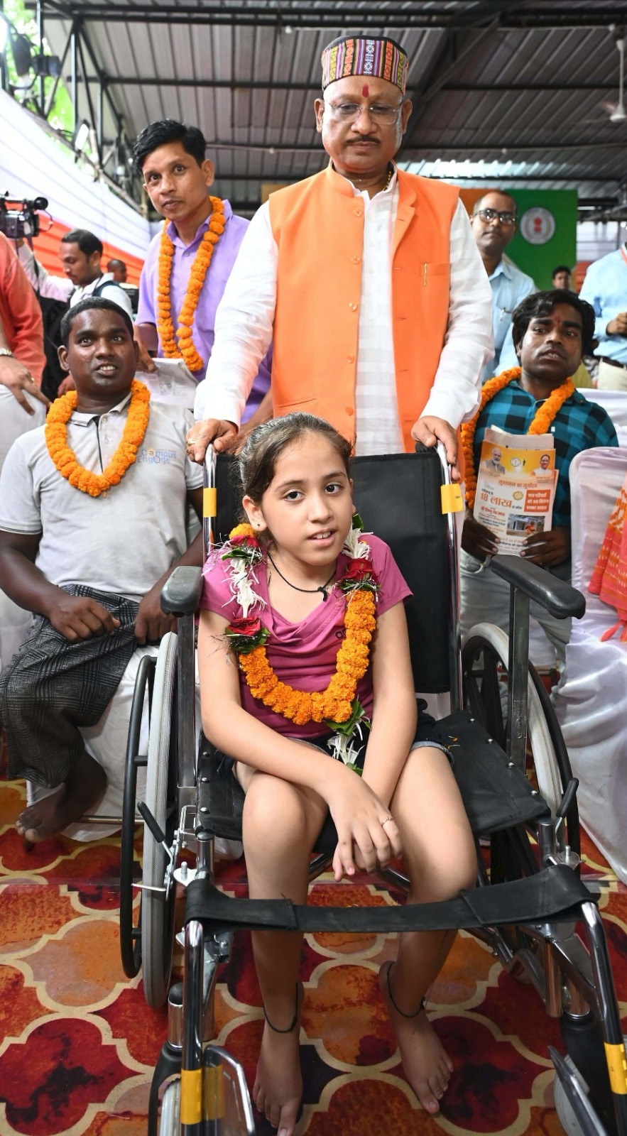 सहायक उपकरण पाकर दिव्यांगों के चेहरे खिले