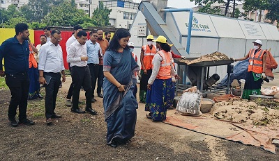 राज्य शहरी विकास अभिकरण के संयुक्त सचिव रूपा मिश्रा एवं सीईओ शशांक पांडे ने किया बीरगांव के एसएलआरएम सेंटर का निरीक्षण