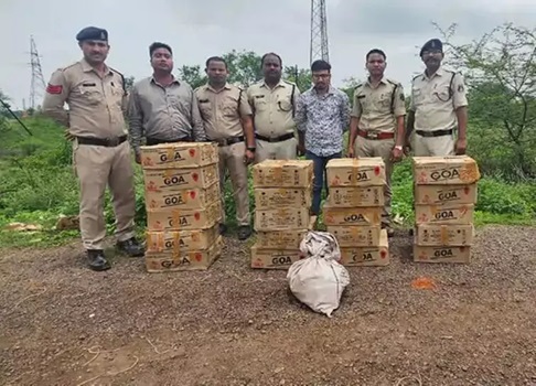 22 पेटी अंग्रेजी शराब के साथ तस्कर गिरफ्तार