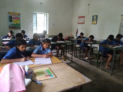 संपूर्णता अभियान उत्सव : माकड़ी विकासखंड के स्कूलों में आयोजित की गई परिक्षाएं
