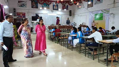 कलेक्टर ने किया परीक्षा केन्द्र का निरीक्षण