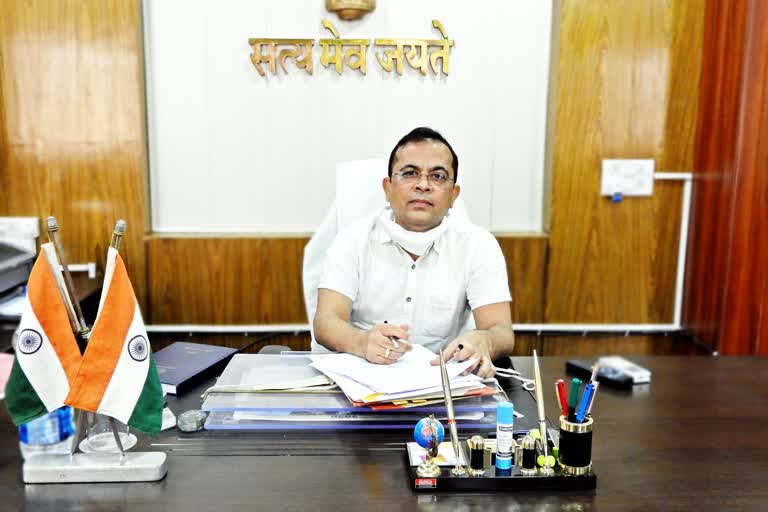 कलेक्टर ने सोशल मीडिया में तेजी से वायरल हो रही वीडियो की जांच करने तत्काल संज्ञान में लिय