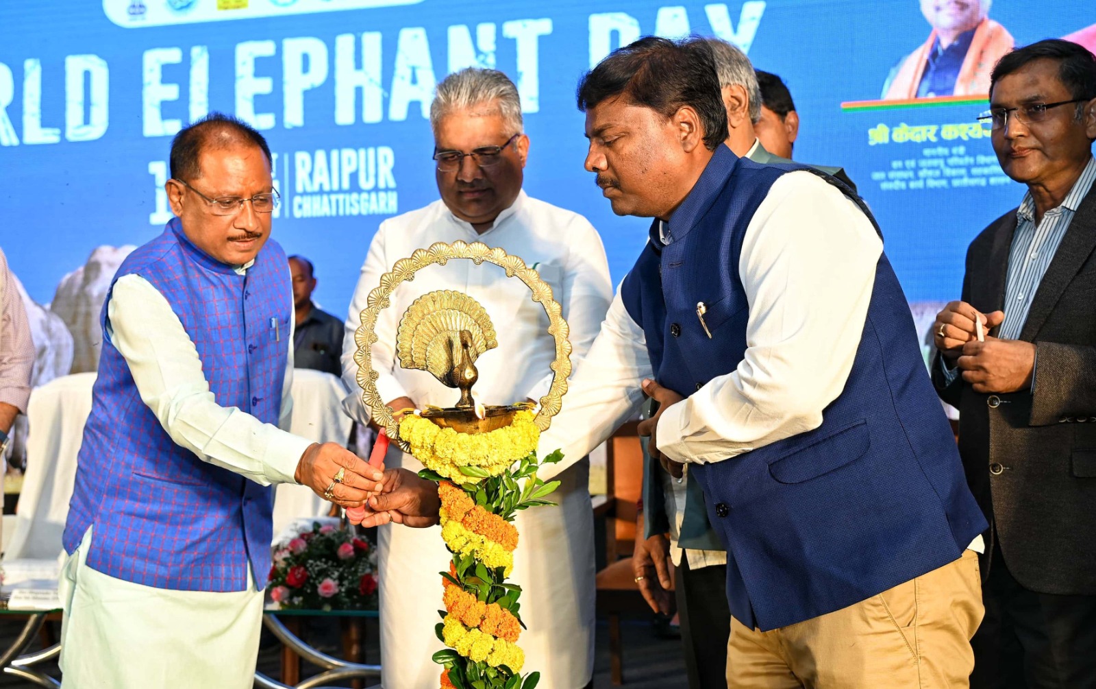 केन्द्रीय मंत्री भूपेन्द्र यादव ने छत्तीसगढ़ की राजधानी रायपुर में विश्व हाथी दिवस पर आयोजित राष्ट्रीय कार्यक्रम का किया उद्घाटन