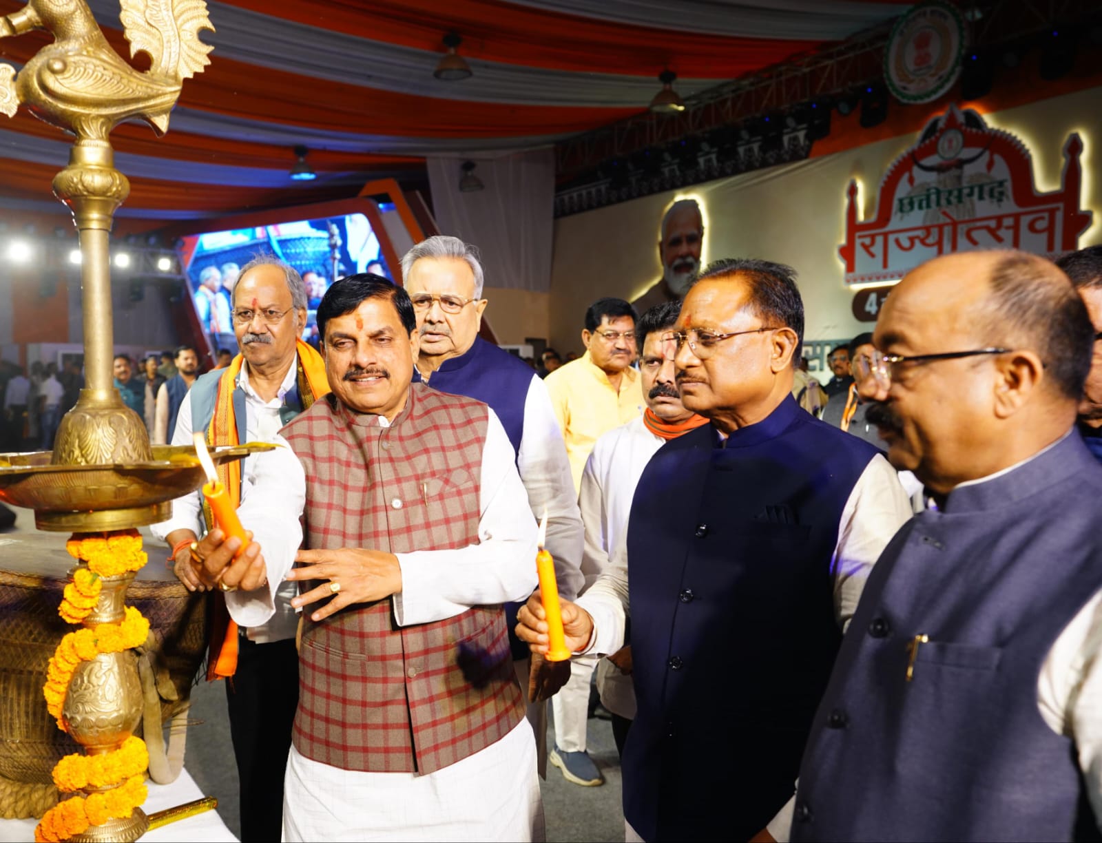 मध्य प्रदेश के मुख्यमंत्री डॉ मोहन यादव ने दीप प्रज्ज्वलित कर किया राज्योत्सव का शुभारंभ 