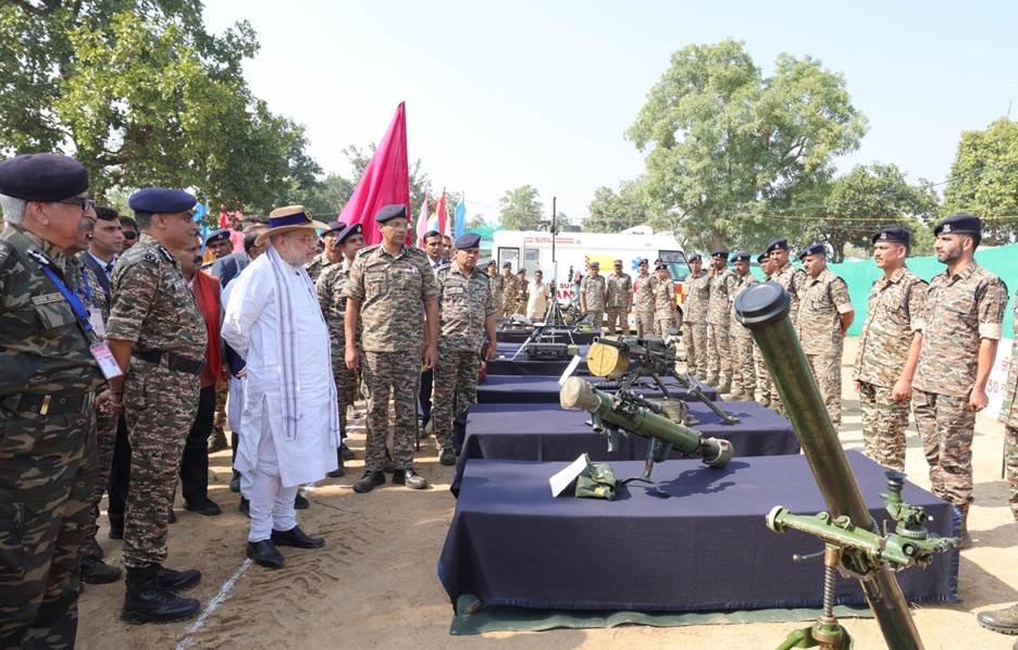  अमित शाह ने जवानों को 2024 में नक्सलवाद के खिलाफ मिली अप्रत्याशित सफलता पर बधाई दी और उन्हें इसी जोश के साथ नक्सलवाद के खिलाफ लड़ाई जारी रखने के लिए प्रोत्साहित किया