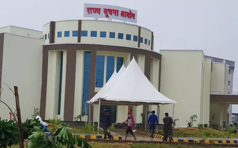  पेशी की तारीख आई नहीं, और अपीलार्थी को दर्शा दिया अनुपस्थित...