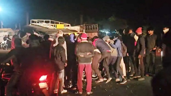 अज्ञात वाहन ने ऑटो को मारी टक्कर 1 की मौत 10 घायल