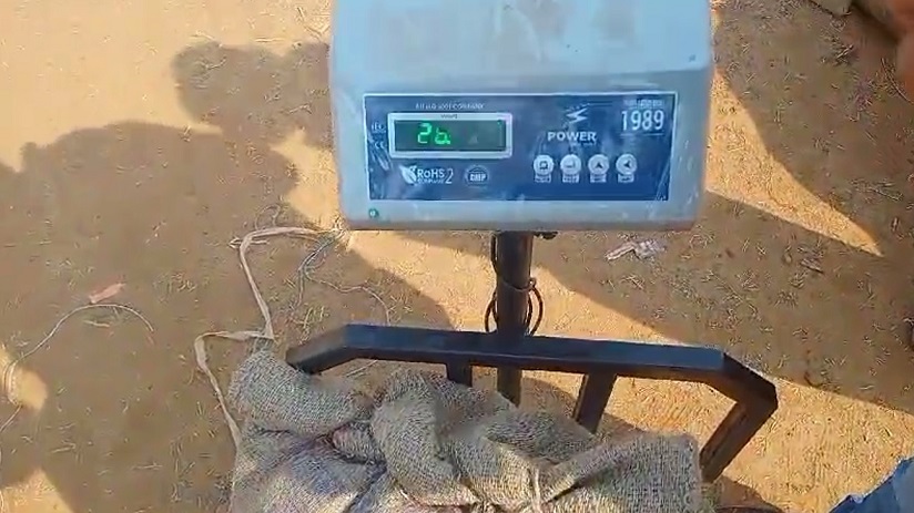 ब्रेकिंग: किसानों से 41 किलो धान खरीदकर 26 किलो की लोडिंग...