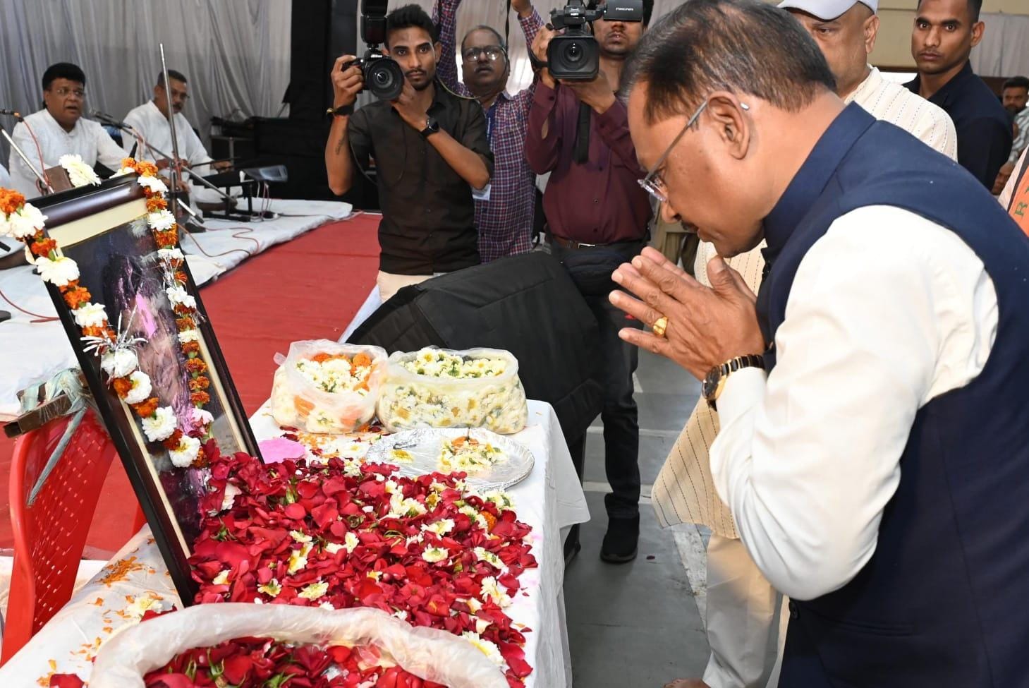 मुख्यमंत्री श्री साय ने स्व. श्री राजेश अवस्थी को दी श्रद्धांजलि