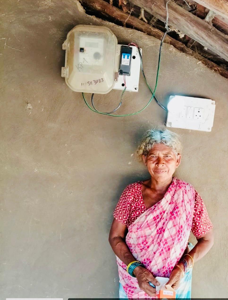 नक्सल प्रभावित गांव के 75 घरों   में  पहली  बार  पहुंची बिजली 