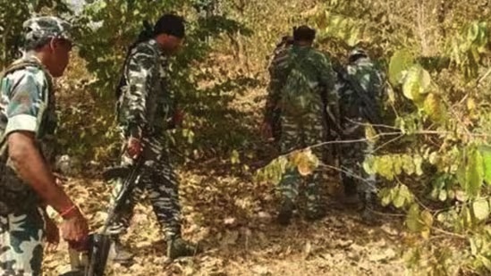 बीजापुर में मुठभेड़: 2 नक्सली ढेर, 1 जवान शहीद...