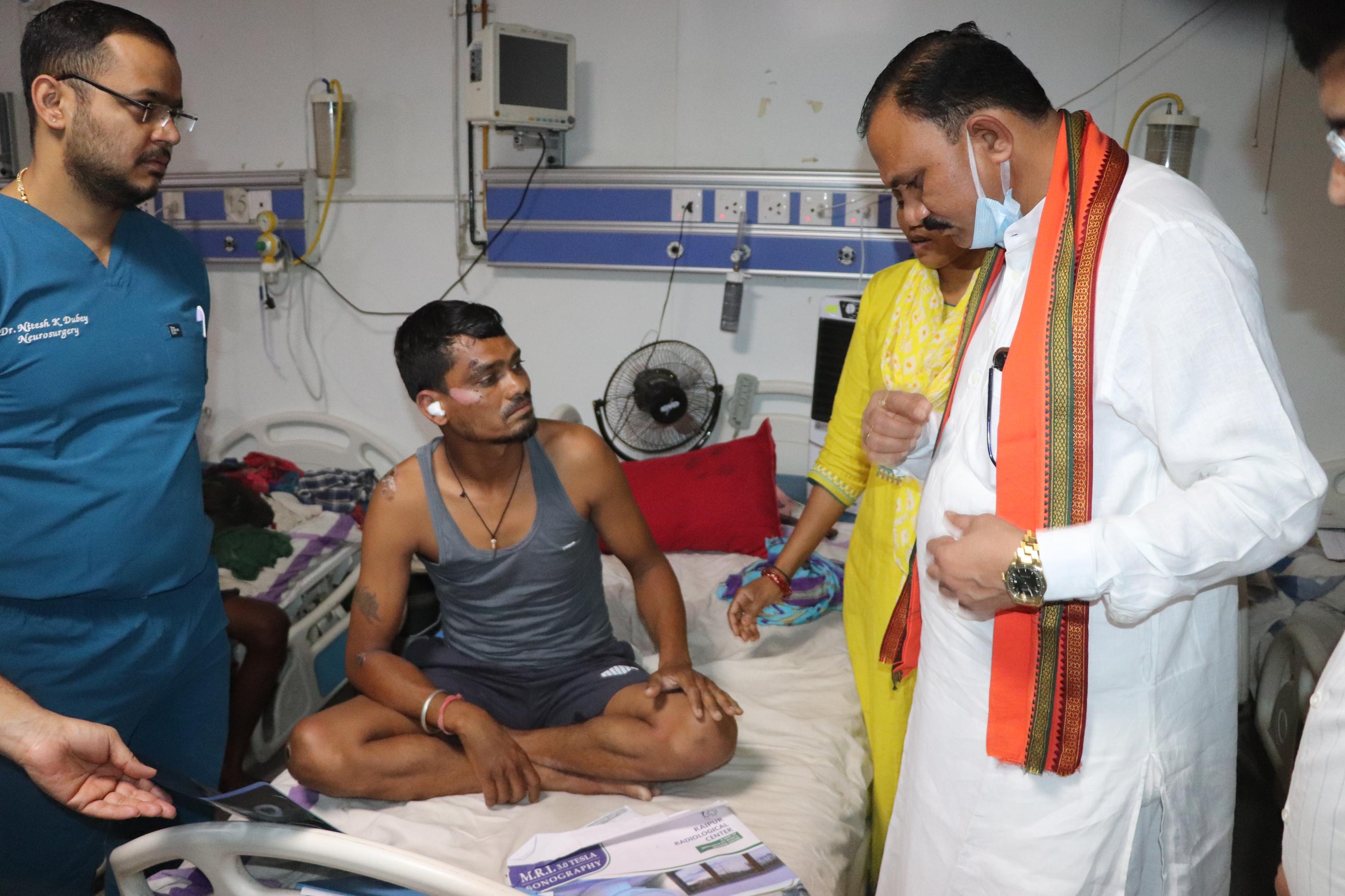  स्वास्थ्य मंत्री श्याम बिहारी जायसवाल ने किया डीकेएस अस्पताल का औचक निरीक्षण