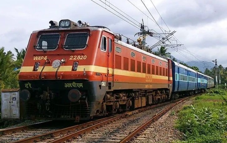 परिवर्तित मार्ग से चलेंगीं ये गाड़ियां...