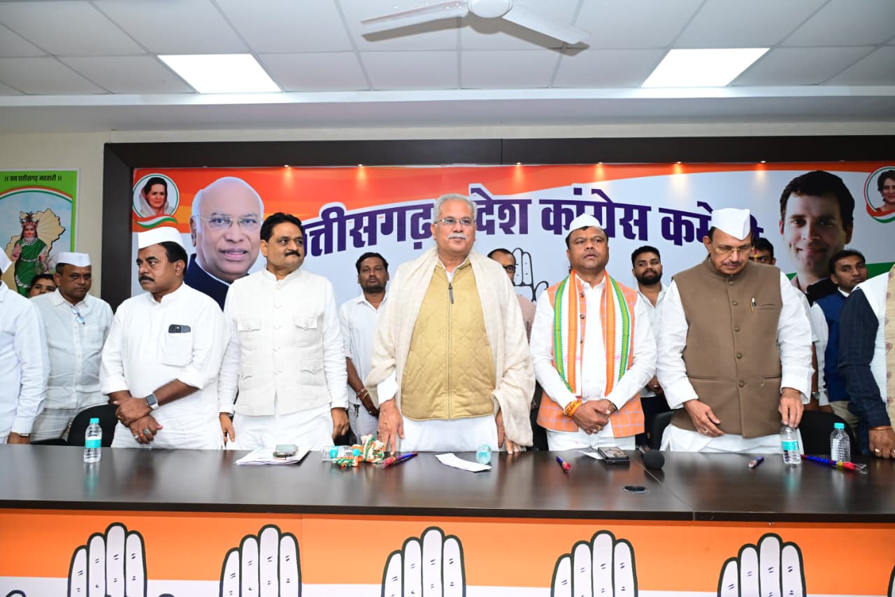 राजीव भवन में कांग्रेस का 141 वां स्थापना दिवस मनाया गया