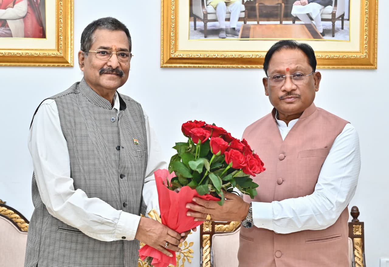 मुख्यमंत्री श्री विष्णु देव साय से छत्तीसगढ़ राज्य पुलिस जवाबदेही प्राधिकरण के नव पदस्थ सदस्य श्री राजीव श्रीवास्तव ने की सौजन्य भेंट