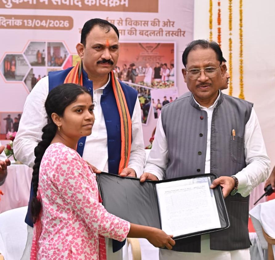 मुख्यमंत्री श्री विष्णु देव साय ने पुनर्वास केंद्र का किया अवलोकन, पुनर्वासितों से किया आत्मीय संवाद