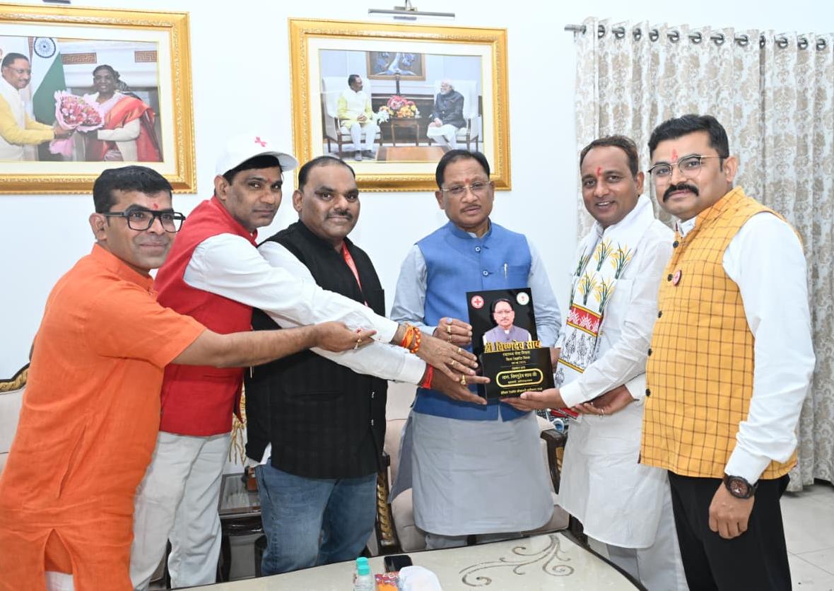 मुख्यमंत्री श्री विष्णु देव साय से भारतीय रेडक्रास सोसायटी के पदाधिकारियों ने की सौजन्य भेंट