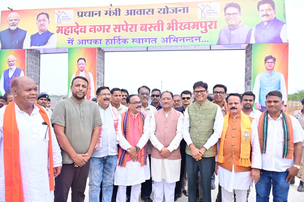 मुख्यमंत्री श्री विष्णु देव साय ने भीखमपुरा में निर्माणाधीन पीएम आवासों का किया निरीक्षण