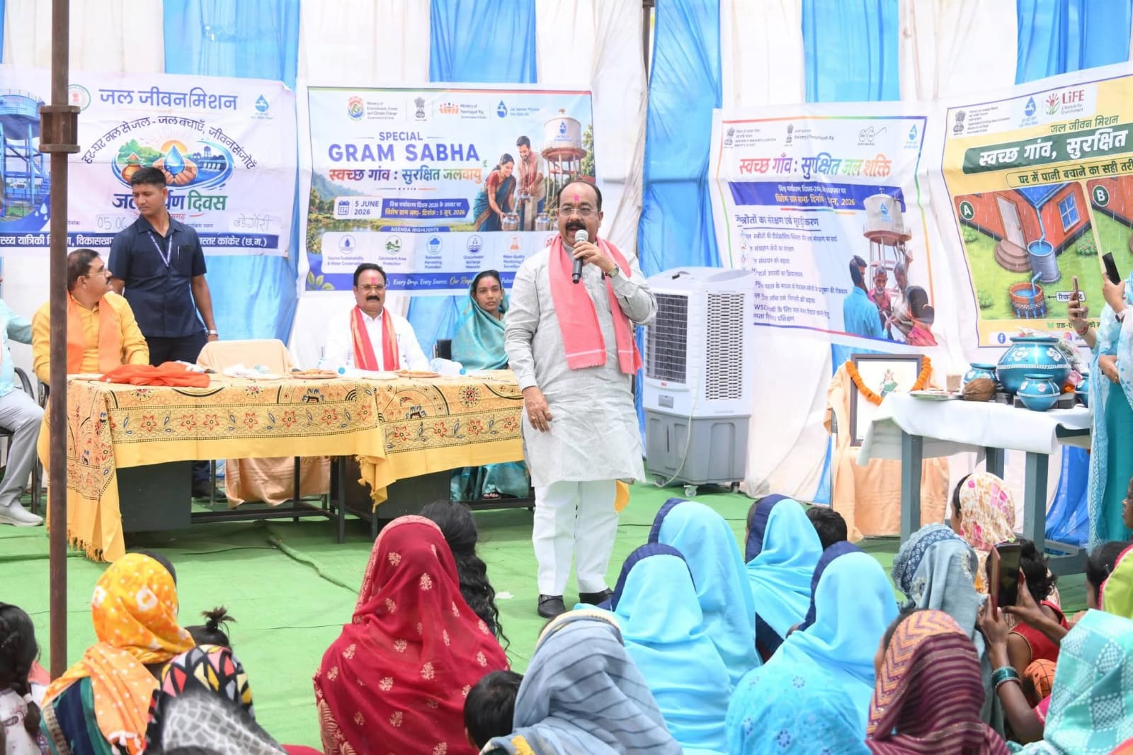सुशासन तिहार में उप मुख्यमंत्री श्री अरुण साव निकले फील्ड पर, कार्यों की धीमी प्रगति पर जताई नाराजगी 