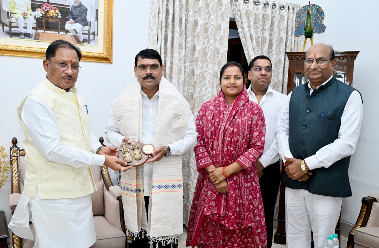 मुख्यमंत्री श्री विष्णुदेव साय से महाराष्ट्र के विधायक प्रतिनिधिमंडल ने की सौजन्य मुलाकात