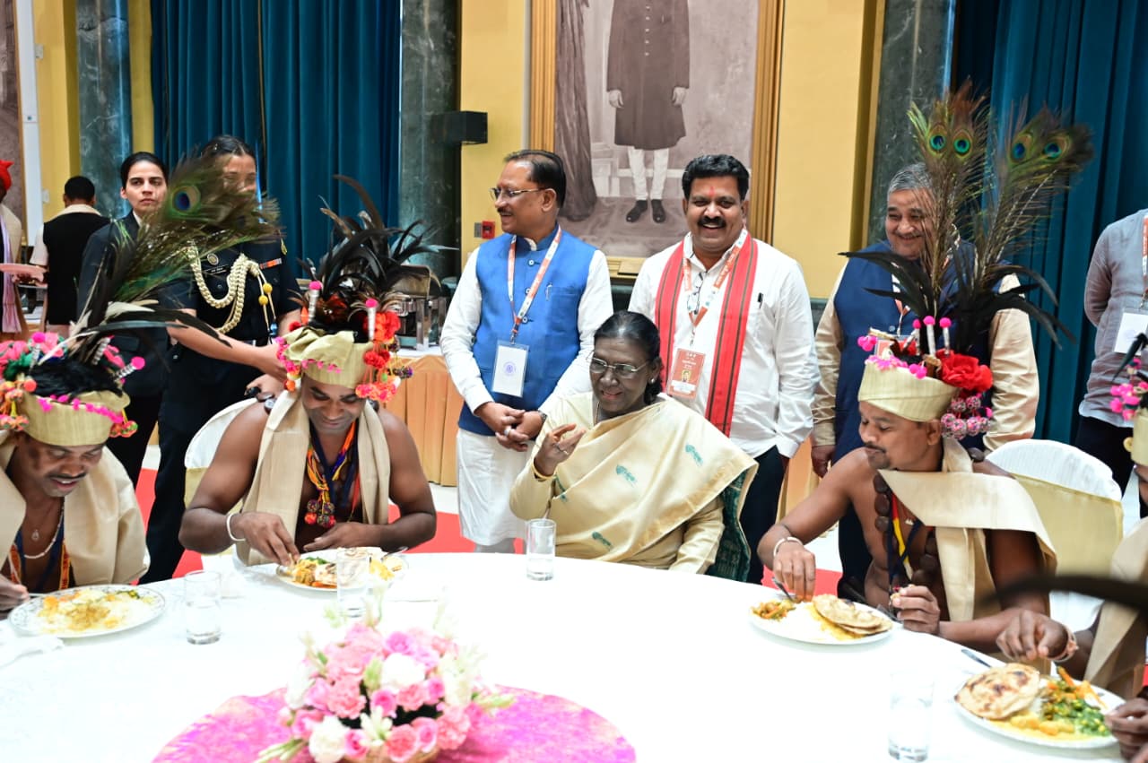 बस्तर के प्रतिनिधियों ने देखा राष्ट्रपति भवन, बस्तर की संस्कृति का हुआ भव्य सम्मान