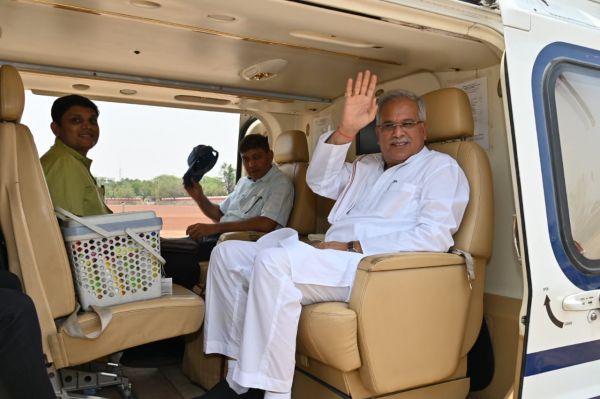 मुख्यमंत्री श्री भूपेश बघेल भेंट-मुलाकात के दूसरा चरण के लिए बस्तर संभाग के दौरे पर रवाना