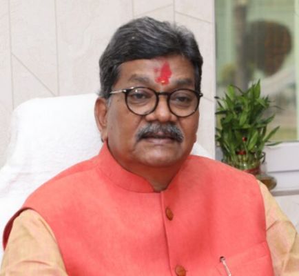 पृथ्वी अनमोल है उसे सुरक्षित रखना हर मनुष्य का कर्तव्य : डॉ. महंत