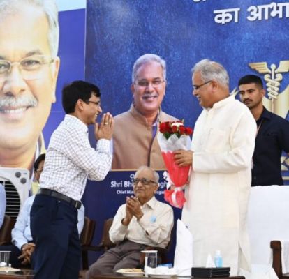 मुख्यमंत्री ने डॉक्टरों को किया सम्मानित