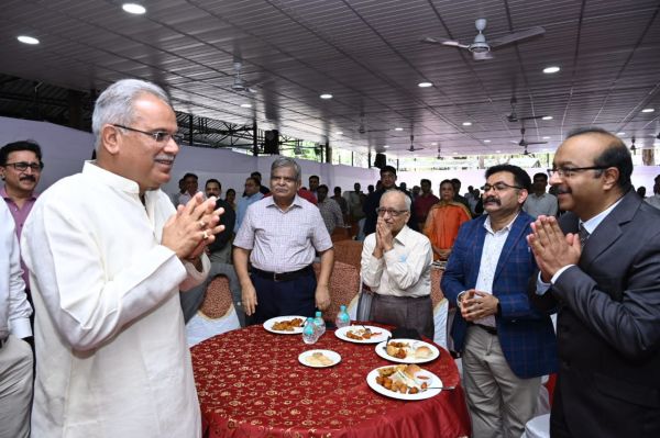 मुख्यमंत्री ने डॉक्टरों को किया सम्मानित