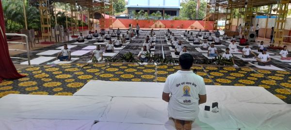 एनएमडीसी, बचेली में उत्साह से मनाया गया अंतर्राष्ट्रीय योग दिवस 2022