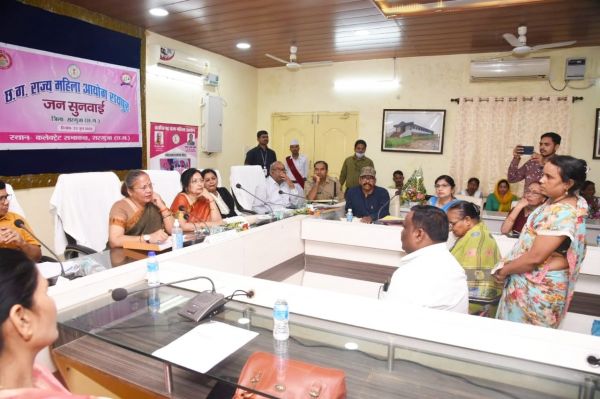 महिला आयोग के कार्यों को संचालित करने कलेक्टोरेट में एक कमरा आरक्षित