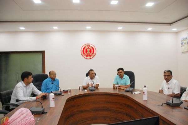 नवपदस्थ कलेक्टर ने ली परिचयात्मक बैठक, अधिकारियों को दिए यह निर्देश&hellip;