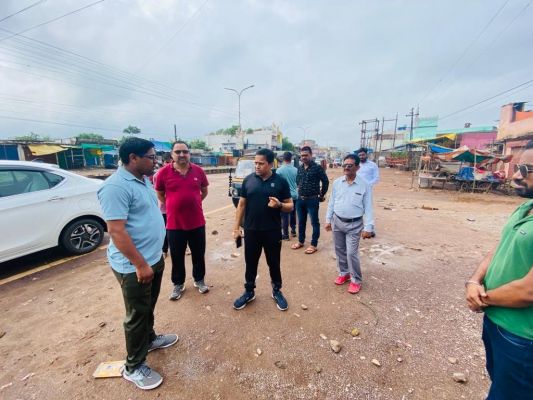 निगम आयुक्त ने शहर की सफाई व्यवस्था का किया निरीक्षण, गंदगी पसारने वालों पर लगाया जुर्माना