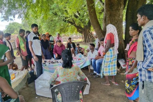 रेगड़गट्टा सहित आश्रित ग्राम के ग्रामीणों की हो रही नियमित जांच