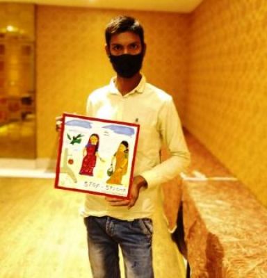 चित्रों से टीबी के प्रति अंधविश्वास दूर कर रहे पुरुषोत्तम