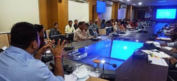 बैठक में अनुपस्थित 3 सब इंजीनियरों को कारण बताओ नोटिस