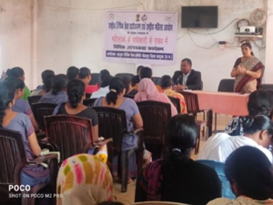 शिविर में महिलाओं के कानूनी अधिकारों के संबंध में दी गई जानकारी