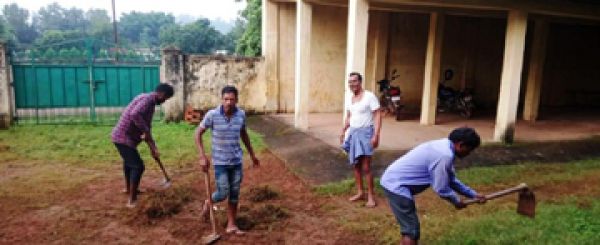 डाइट संस्थान में शिक्षार्थियों ने नवाचार कार्य का परम्परा शुरू करते हुए संस्थान परिसर की साफ-सफाई