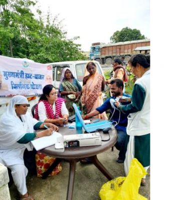 मुख्यमंत्री हाट बाजार क्लीनिक योजना से जिले के दूरस्थ क्षेत्रों तक पहुंच रहीं स्वास्थ्य सुविधाएं