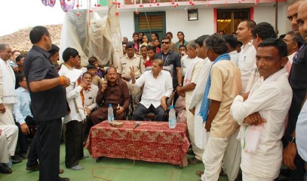 मंत्री अकबर ने आम नागरिकों के बीच पहुंचकर लगाई चौपाल, सुनी शिकायतें...