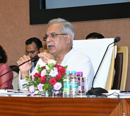 योजनाओं को प्राथमिकता से लागू करें : भूपेश बघेल