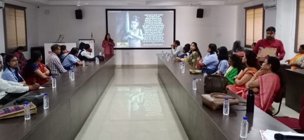 अंतर्राष्ट्रीय बालिका दिवस : जिला स्वास्थ्य विभाग ने किया बालिकाओं को सम्मानित