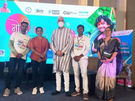 विश्व बालिका दिवस पर स्वास्थ्य मंत्री के हाथों सम्मानित हुए जिले के दो उत्कृष्ट वॉलिंटियर्स