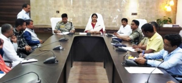 कानून व्यवस्था बनाये रखने कलेक्टर व पुलिस अधीक्षक ने ली पिछड़ा वर्ग के प्रदाधिकारियों की बैठक