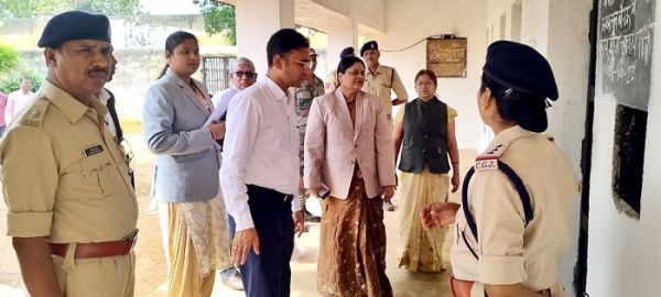 यूटीआरसी कमेटी ने की जेल समीक्षा, आयोजित किया विधि जागरूकता शिविर