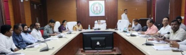 मनरेगा अंतर्गत शेष लंबित मजदूरी भुगतान को समय अवधि में भुगतान करें : कलेक्टर