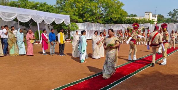 पुलिस स्मृति दिवस : 39 शहीद जवानों सहित देशभर के जांबाजों को कलेक्टर-एसपी व नागरिकों ने दी श्रद्धांजलि