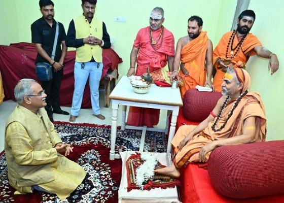 मुख्यमंत्री ने स्वामी अविमुक्तेश्वरानंद से मुलाकात कर लिया आशीर्वाद