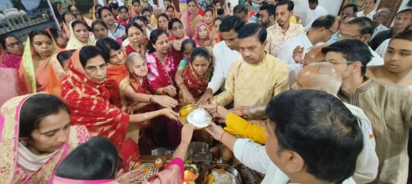 सीमंधर जैन मंदिर व चमत्कारी जैन दादाबाड़ी के मंगल पट्ट खुले, श्रद्धालुओं ने किए दर्शन