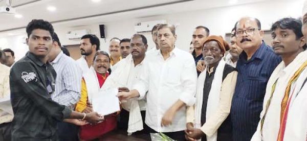 मंत्री अकबर ने दिए बैगा जनजाति 80 युवाओं को नियुक्ति पत्र